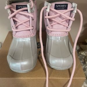 Kids Sperry winter boots